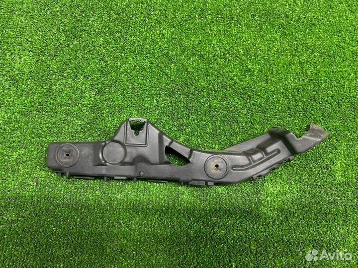 Кронштейн крепления бампера передний левый