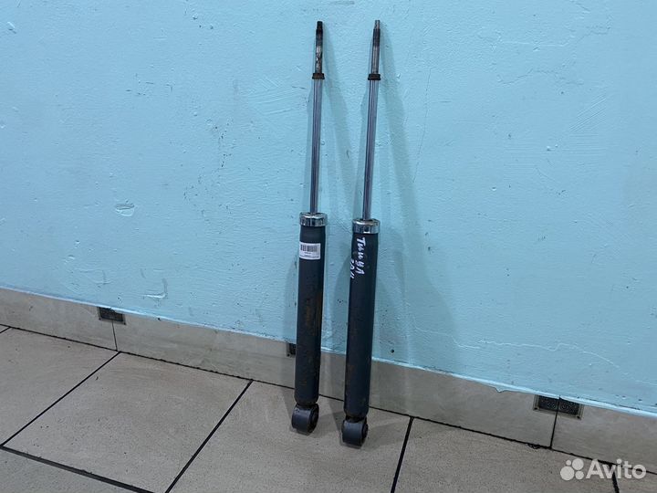 Стойка (амортизатор) задняя Nissan tiida C11