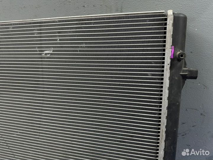 Радиатор охлаждения Volkswagen Passat B6 3.2