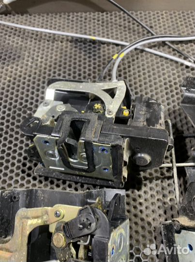 Замок двери передний задний Кайрон SsangYong Kyron