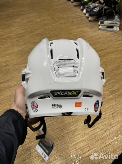 Хоккейный шлем