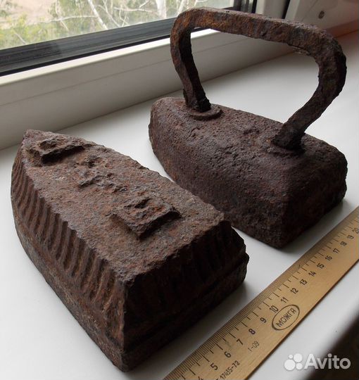 Утюги, молотки и весовые гири