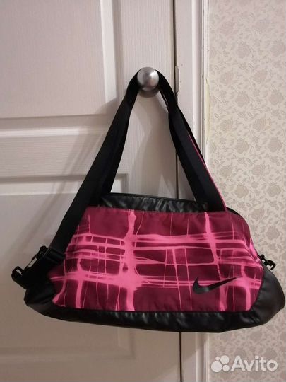 Спортивная сумка Nike женская розовая оригинал