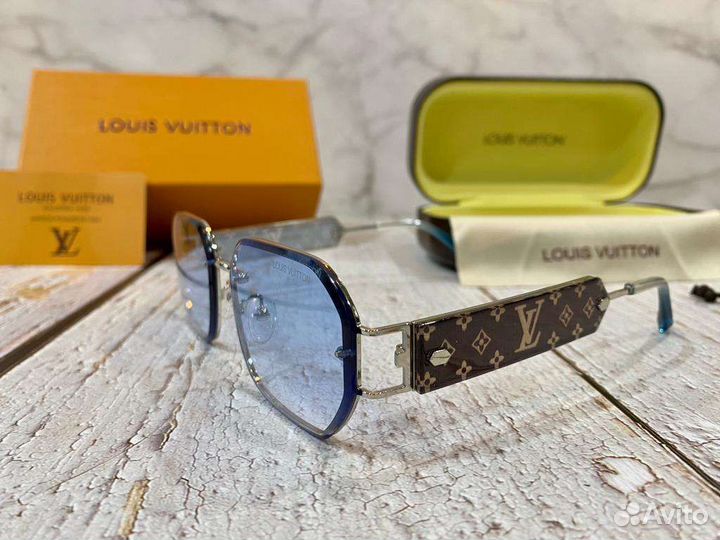 Солнечные очки женские с футляром