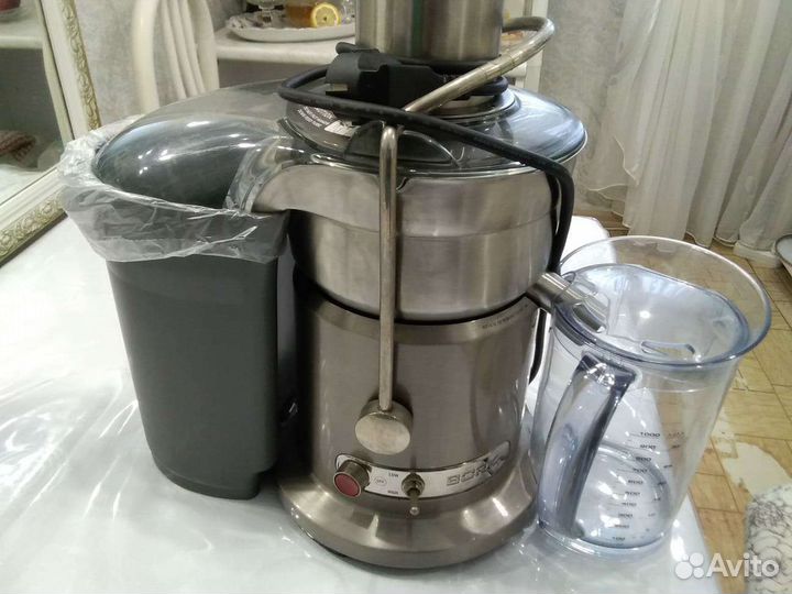 Центробежная соковыжималка bork JU CUN 20120