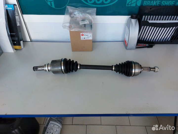 Приводной вал в сборе левый на Renault / Dacia