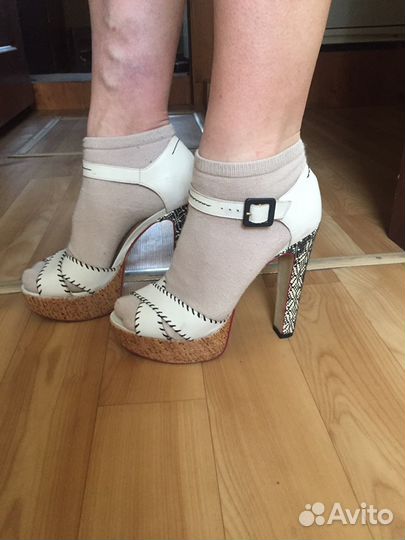 Босоножки кожаные