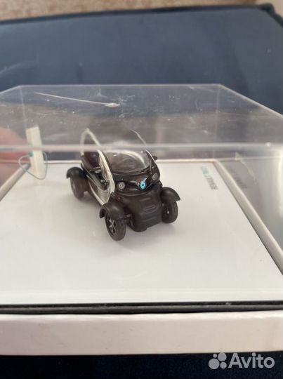 Модель автомобиля Renault Twizy 1:43