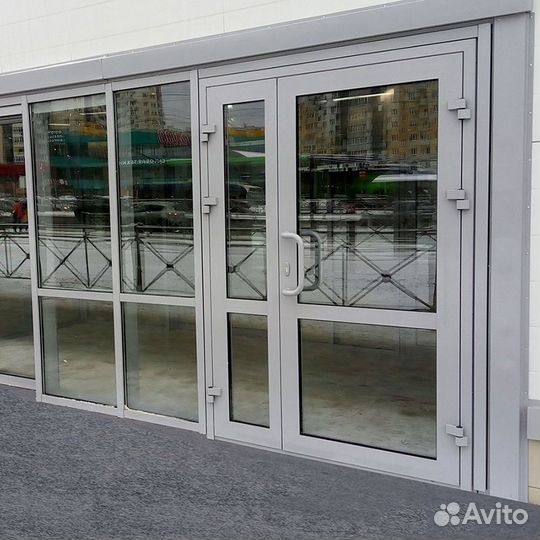 Алюминиевая дверь со стеклом