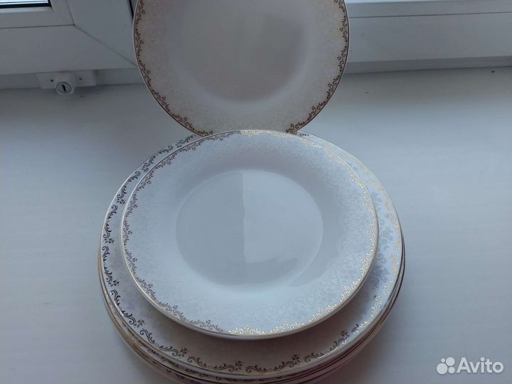 Набор столовой посуды (тарелок) на 6 персон