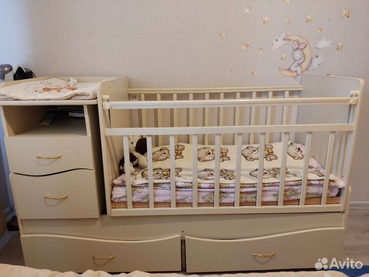 Детская кровать с пеленальным комодом