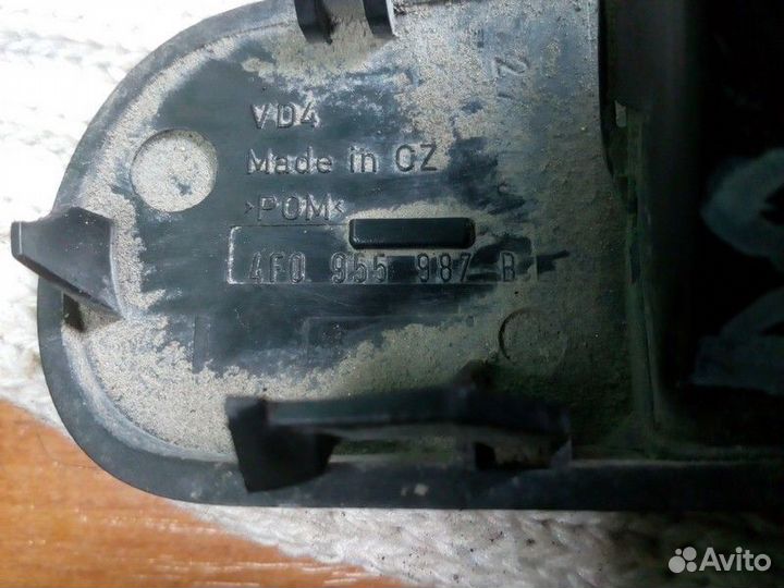 Форсунка омывателя лобового стекла левая Audi A6