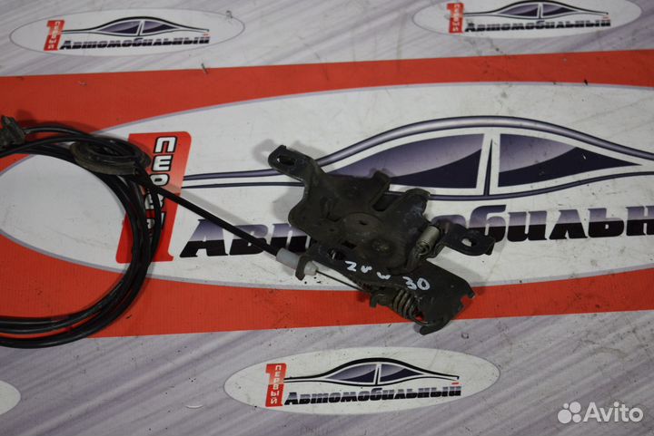 Замок капота c Toyota Prius ZVW30 2ZR-FXE