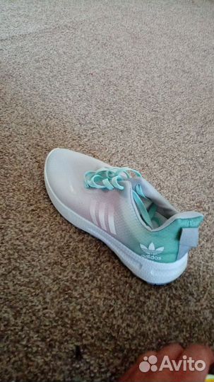 Кроссовки женские