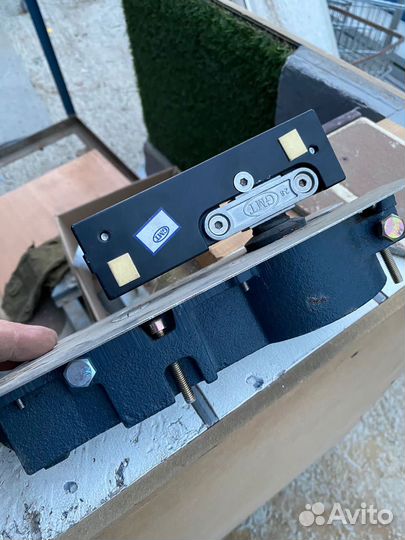 Доводчик для двери