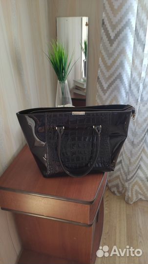 Сумка лаковая Victoria Beckham