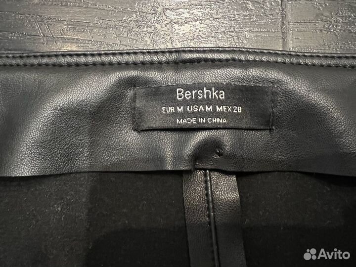 Брюки экокожа Bershka