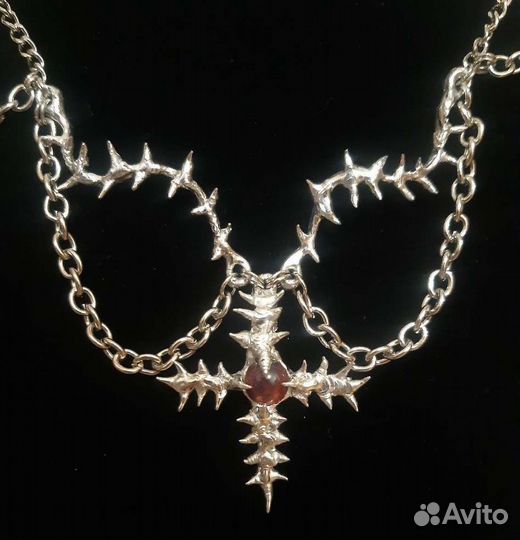 Готическая подвеска ручной работы