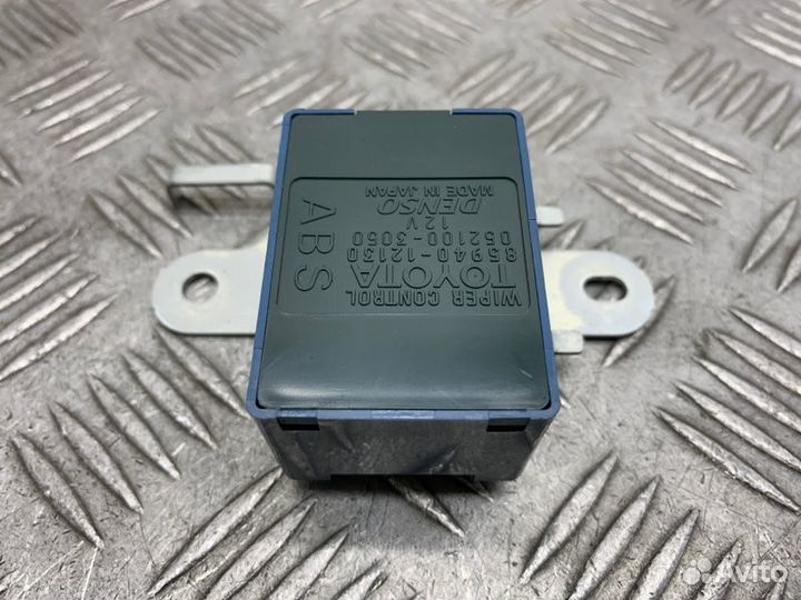 Реле стеклоочистителей заднее Pontiac Vibe 1 1zzfe