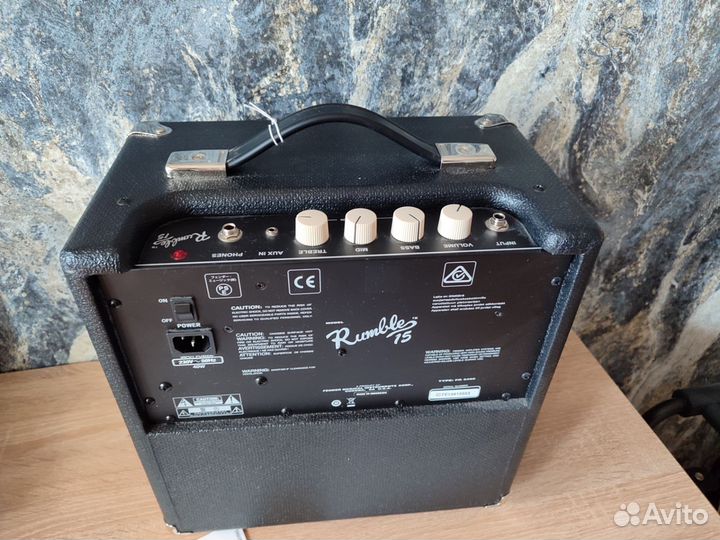 Басовый комбоусилитель Fender