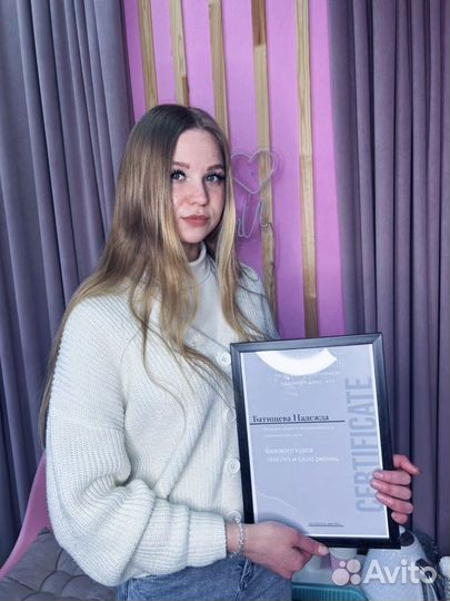 Модель на брови