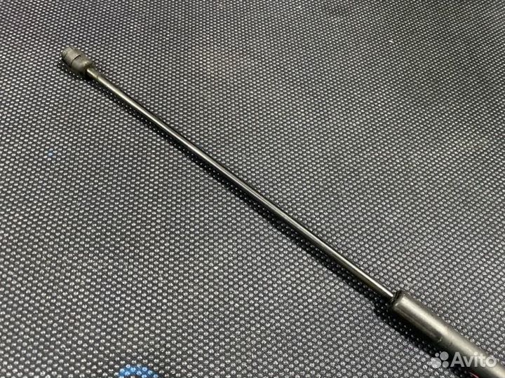 Амортизатор капота Volkswagen Passat 3C5 BVY 2007