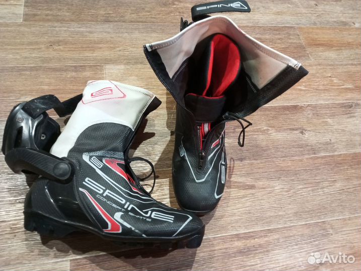 Лыжные ботинки