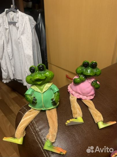 Фигурки с висячими ножками