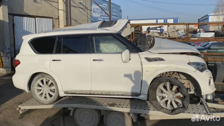 Решетка динамика в торпедо правая Infiniti QX80 (Z