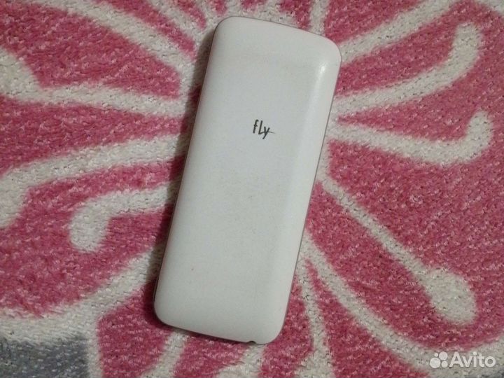 Телефон Fly