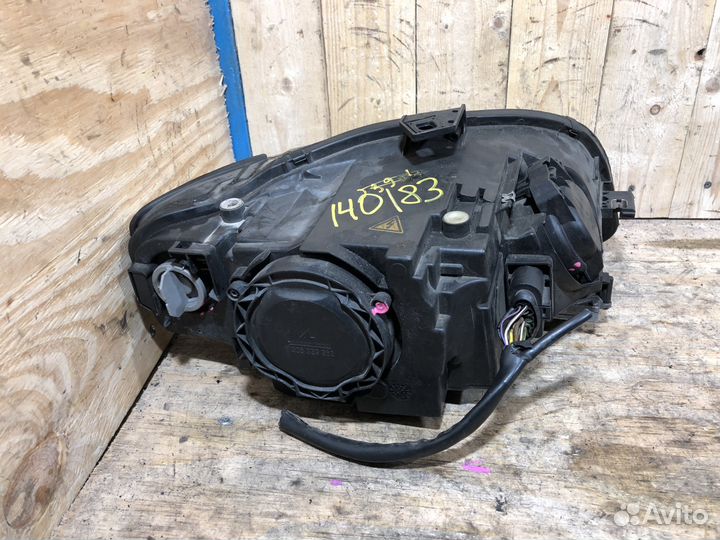 Фара передняя левая Audi A4 B7 ксенон Арт. 140183