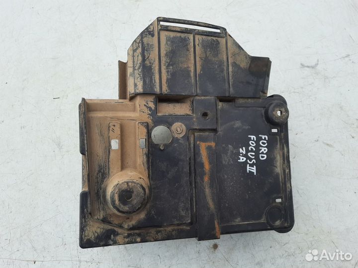 Ниша аккумулятора Форд Фокус 2