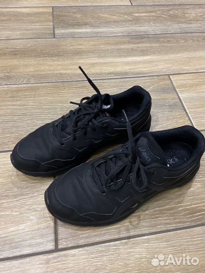 Кроссовки женские 38