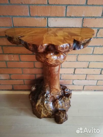 Столик консольный