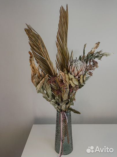 Букет из сухоцветов в вазе