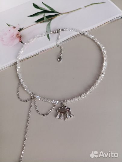 Колье чокер из кристаллов с подвесками
