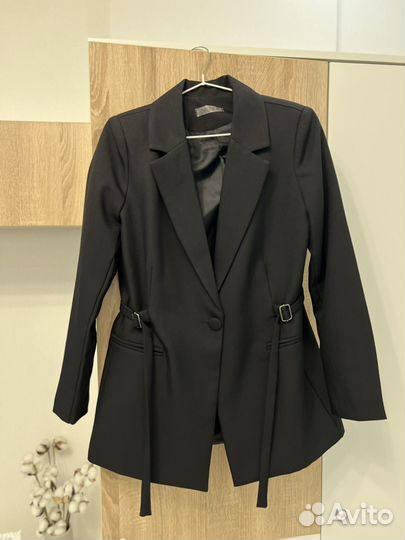 Пиджак женский черный 42 новый