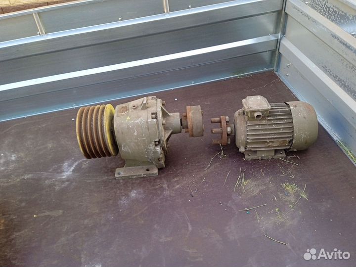 Электродвигатель с редуктором