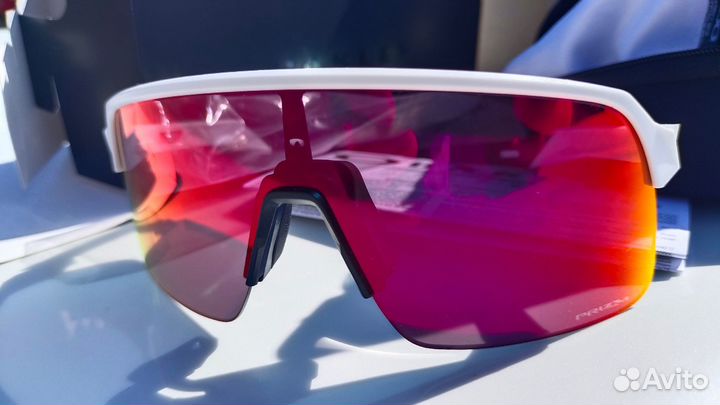 Солнцезащитные очки Oakley Sutro Lite