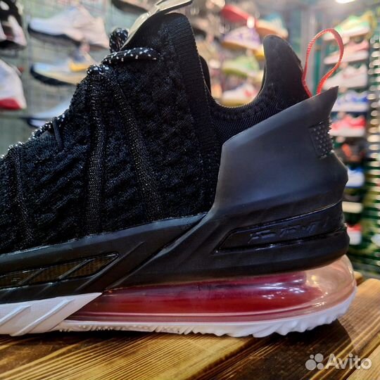 Кроссовки Nike LeBron 18