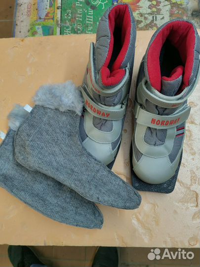 Лыжные ботинки
