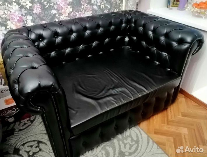 Кожаный диван