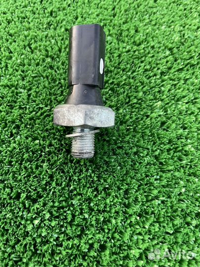 Датчик давления масла Volkswagen Passat CC