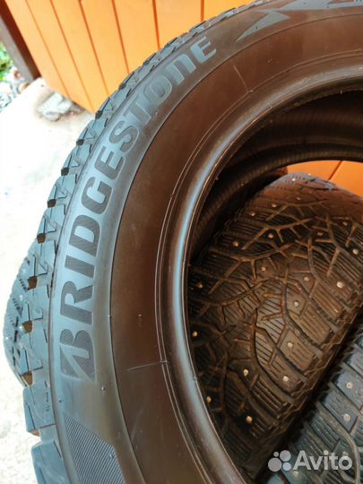 Bridgestone Blizzak Spike-02 SUV 215/60 R17 100T