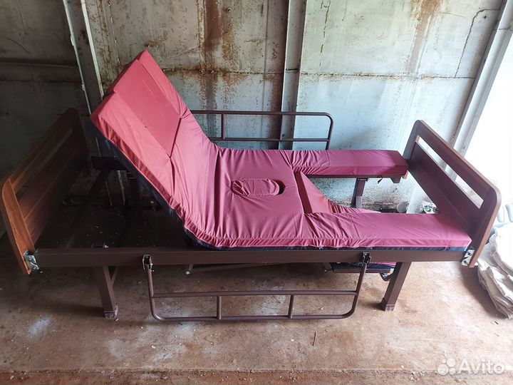 Кровать для лежачих больных с туалетом