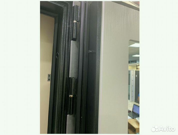 Двери с ударопрочным зеркалом Аргус