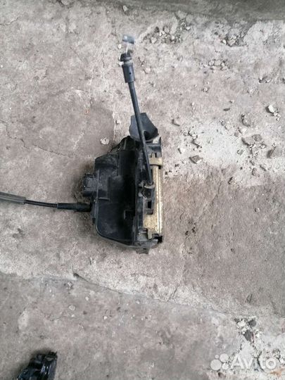 Передний левый замок рено лагуна 2