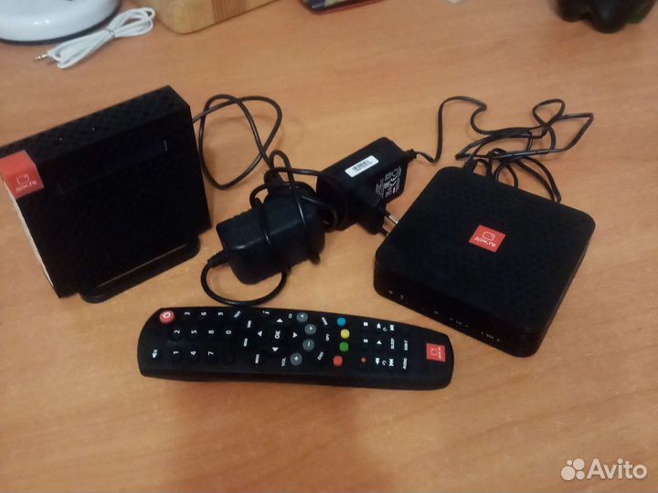 Wi-Fi роутер и тв приставка Дом.Ru