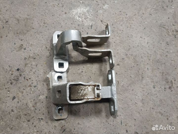 Петля багажника левая лада Ларгус