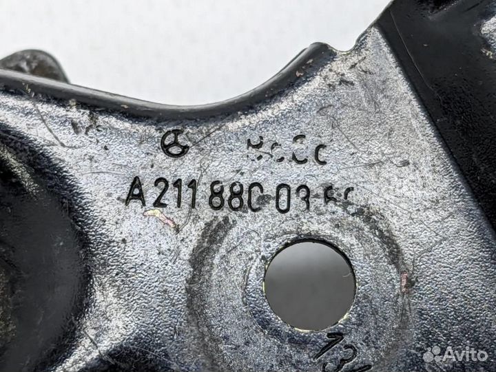 Ответная часть замка капота w221 S-class